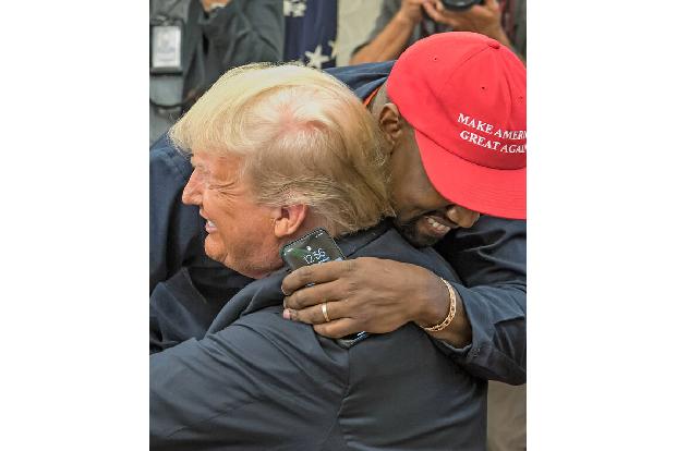 Während der Amtszeit von Donald Trump entwickelte der Star eine Vorliebe für den Präsidenten, unterstützte diesen aktiv durch Tweets. Er verlor dadurch zahlreiche Follower.