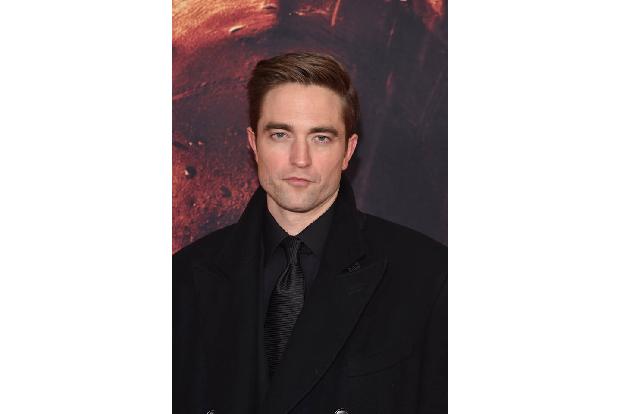 ....verspricht der Brite. So sei sein Batman ein Außenseiter, ob er jetzt als Bruce Wayne daherkommt oder als Fledermaus. Robert verspricht einen Batman, wie er düsterer noch nicht zu sehen war. Unter...