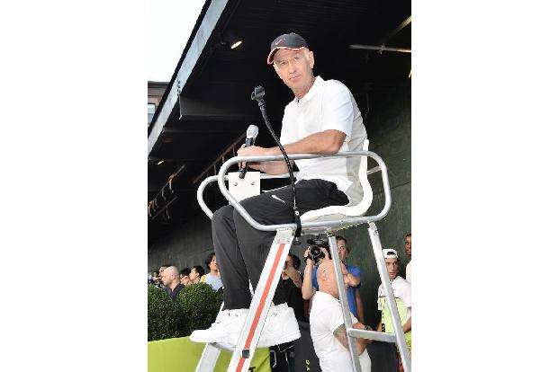 …Sammlung der legendärste aller Tennis-Rüpel nicht fehlen. Der keifte 1981 die Schiedsrichter sogar im sonst so beherrschten Wimbledon mit den legendären Worten 