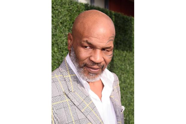 Mike Tyson galt ohnehin noch nie als friedlicher Zeitgenosse, langte auch abseits des Boxrings gern mal hin. Doch dass der Boxer seinem Kontrahenten Evander Holyfield in Las Vegas ein Stück seines Ohr ...
