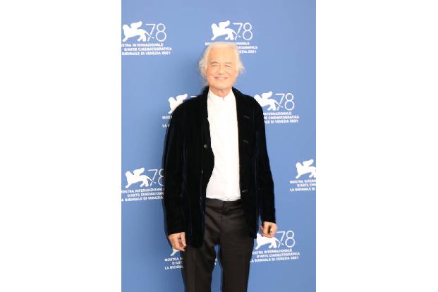 Ihr Gegner war übrigens niemand Geringerer als der Led-Zeppelin-Gitarrist Jimmy Page, der gegen das Vorhaben geklagt hatte und sogar höchstselbst auf Anhörungen der Gemeinde seinen Fall vorgetragen ha ...