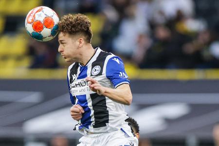 Hatte große Probleme mit Malen und konnte aufatmen, als dieser den Platz verließ. Im Gegenpressing antizipierte er einige Male gut und eroberte so vereinzelt Bälle. In der Offensive spielte er einige nette Pässe.