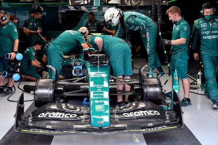 Das Vorgeplänkel ist Geschichte, die Formel-1-Saison 2022 steht vor der Tür. Welcher Fahrer geht mit einem guten Gefühl in die Saison? Wer nimmt einen schweren Rucksack mit in das erste Rennen? Die Testfahrten in Bahrain haben diese Fragen zumindest in Ansätzen beantwortet. Die Test-Noten von Sebastian Vettel, Mick Schumacher, Lewis Hamilton und Co. zum Durchklicken: Das Vorgeplänkel ist Geschichte, die Formel-1-Saison 2022 steht vor der Tür. Welcher Fahrer geht mit einem guten Gefühl in die Saison? Wer nimmt einen schweren Rucksack mit in das erste Rennen? Die Testfahrten in Bahrain haben diese Fragen zumindest in Ansätzen beantwortet. Die Test-Noten von Sebastian Vettel, Mick Schumacher, Lewis Hamilton und Co. zum Durchklicken: