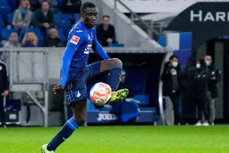Holte sich seine 5. Gelbe ab, als er Sané mit den Stollen am Brustkorb traf. Hatte auch sonst überhaupt keinen Zugriff aufs Spiel. Keine gute Partie des Mittelfeldmanns.