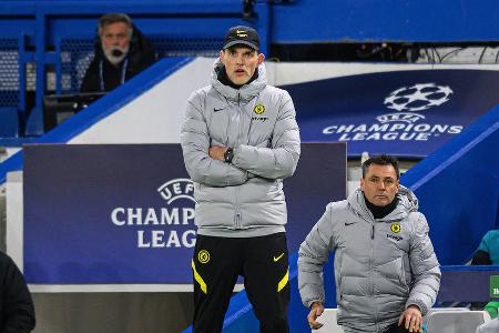 Nach den Sanktionen gegen Besitzer Roman Abramovich versinkt der FC Chelsea im Chaos. Der Champions-League-Sieger darf weder Transfers tätigen noch die Verträge seiner Stars verlängern. Auch ob Thomas Tuchel über den Sommer hinaus Coach der Blues bleibt, steht aktuell in den Sternen. Welche Wechsel-Optionen hätte der frühere BVB-Trainer in Europa? Und wie wahrscheinlich sind diese? Ein Überblick: Nach den Sanktionen gegen Besitzer Roman Abramovich versinkt der FC Chelsea im Chaos. Der Champions-League-Sieger darf weder Transfers tätigen noch die Verträge seiner Stars verlängern. Auch ob Thomas Tuchel über den Sommer hinaus Coach der Blues bleibt, steht aktuell in den Sternen. Welche Wechsel-Optionen hätte der frühere BVB-Trainer in Europa? Und wie wahrscheinlich sind diese? Ein Überblick: