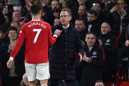 Englands Rekordmeister kann auch 2021/2022 einmal mehr nicht zufrieden mit seinem Abschneiden sein. Kaum etwas spricht dafür, dass Ralf Rangnicks ohnehin nur bis Saisonende angelegte Interimsmission verlängert wird. In Manchester wäre auf jeden Fall ein Posten frei - und Thomas Tuchel dürfte zum Kandidatenkreis zählen, falls er Chelsea verlässt.