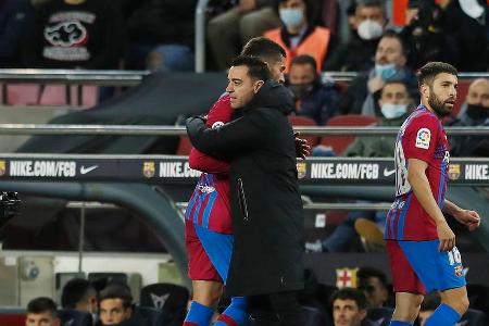 Bei Barca überschattet die prekäre wirtschaftliche Situation seit Monaten die sportliche Entwicklung. Klub-Legende Xavi soll als Trainer den Neuaufbau moderieren. Bedarf für einen neuen Coach gibt es bei den Katalanen nicht. Dort wird Tuchel also kein Thema sein.