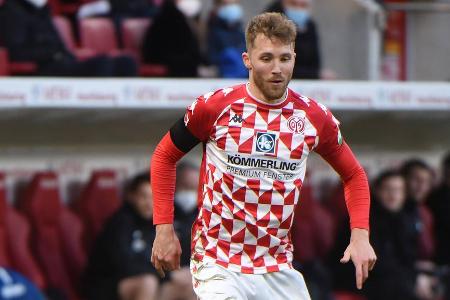 Häufte in der Defensive viele gute Aktionen an. Blieb in der Offensive dafür lange unscheinbar. Traute sich im zweiten Durchgang phasenweise etwas mehr zu. Scheiterte einmal an Kobel (60.).