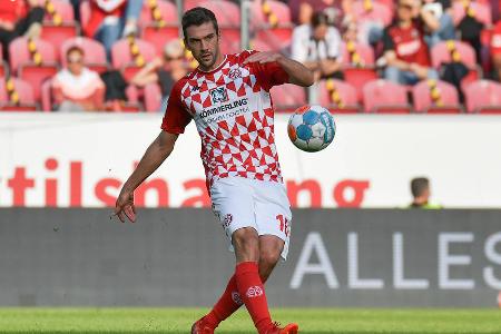 Musste auf der letzten Linie in einige brenzlige Zweikämpfe mit Malen. Wirkte im Stellungsspiel teilweise anfällig, hinterließ in den direkten Duellen dann aber einen guten Eindruck. Gerade in der Luft mit vielen wichtigen Aktionen.