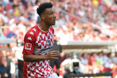 Betrieb ein enorm hohes Pensum in der Offensive. Stellte die Dortmunder gerade im Umschaltspiel mit seiner Einsatzbereitschaft vor Herausforderungen. Zögerte bei seiner besten Chance aber zu lange (3.). Spielte nach der Pause noch mehrere Top-Chancen mit heraus.