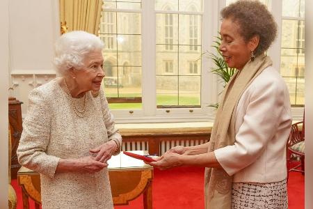 Nach Sorgen um ihre Gesundheit: So fit zeigt sich die Queen in Windsor Nach Sorgen um ihre Gesundheit: So fit zeigt sich die Queen in Windsor