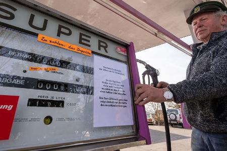 Brunner Tankstelle mit Halbliterpreisen