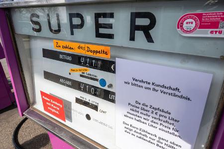 Brunner Tankstelle mit Halbliterpreisen
