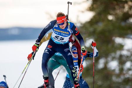 Mit Platz acht ist Doll 2021/22 der beste deutsche Skijäger im Gesamtweltcup. Sein Hauptziel - eine Olympia-Medaille - verfehlte der 31-Jährige allerdings. Dabei steigerte sich Doll nach einem katastrophalen Saisonstart passend zu den Spielen, holte in den Weltcups zuvor Rang zwei im Sprint und siegte im Massenstart von Antholz. In Peking fehlte dann auch etwas das Glück, um die solide Saison zu krönen.