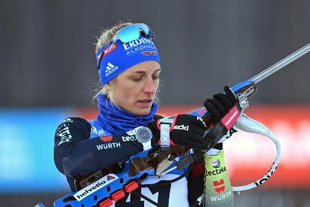 Hinz bleibt auch in ihrem achten Weltcupwinter eine Wundertüte. Ausreißer wie der Sieg im Massenstart von Kontiolathi 2018 oder WM-Silber im Einzel 2020 blieben in dieser Saison aus. Platz 26 im Gesamtweltcup ist unter dem Strich zu wenig, zwei Top-10-Ränge in Einzelrennen ebenfalls. Platz drei mit der Olympischen Damenstaffel schönt die Bilanz nur wenig. Zumal Hinz die schwächste Leistung im DSV-Team ablieferte.