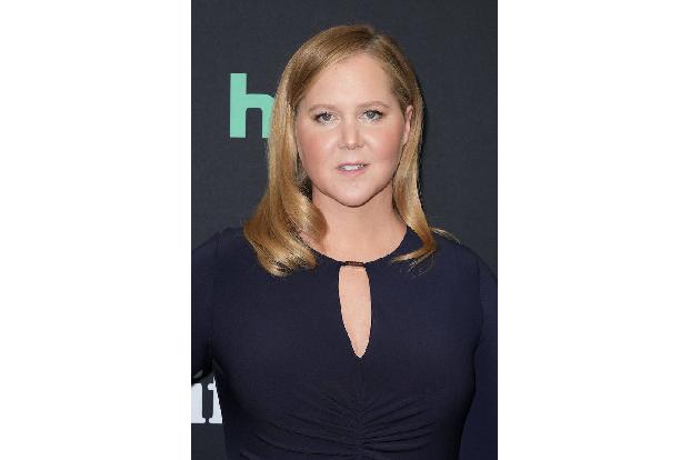 Amy Schumer wird in diesem Jahr gemeinsam mit Wanda Sykes und Regina Hall durch die Zeremonie führen. Dabei wird sie kein Blatt vor den Mund nehmen, kündigte die Komikerin an. Amy Schumer wird in diesem Jahr gemeinsam mit Wanda Sykes und Regina Hall durch die Zeremonie führen. Dabei wird sie kein Blatt vor den Mund nehmen, kündigte die Komikerin an.