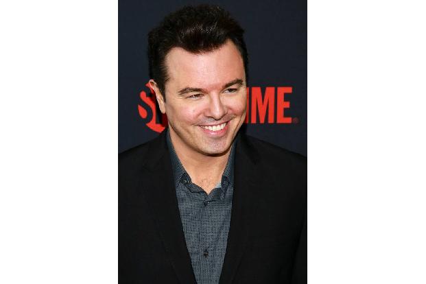 Entsprechend versteinert waren dann auch die Mienen der Anwesenden im Publikum, und dabei reden wir nicht nur von den Betroffenen. Die Presse sparte nicht mit Kritik, doch Seth MacFarlane behauptete a ...