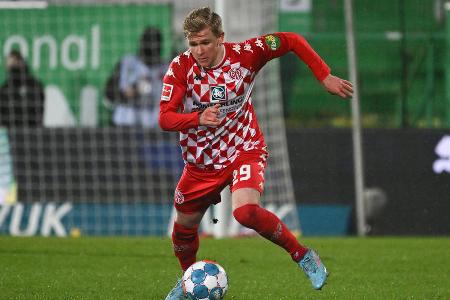 Spielte die bis dahin beste Chance der Mainzer stark mit heraus und wurde schließlich beim Abschluss im letzten Moment von Can gestört (27.). Versuchte nach der Pause teilweise etwas zu leicht, einen Elfmeter zu schinden. Gönnte sich im Pressing zudem immer wieder längere Pausen.