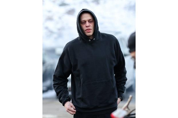 Pete Davidson ist gerade einmal 28, ist aber schon mit einigen der schönsten Frauen der Welt ausgegangen, und oft genug ist es die große Liebe, mit entsprechenden Tattoos, die später dann wieder kasch ... Pete Davidson ist gerade einmal 28, ist aber schon mit einigen der schönsten Frauen der Welt ausgegangen, und oft genug ist es die große Liebe, mit entsprechenden Tattoos, die später dann wieder kasch ...