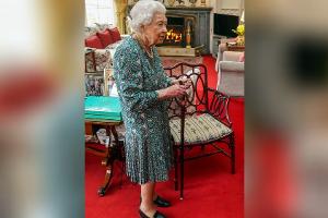 Queen Elizabeth II. "zu stolz" für einen Auftritt im Rollstuhl?
