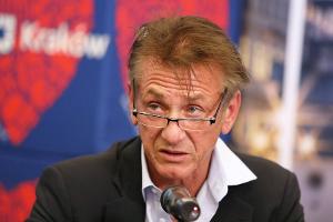 In Krakau: Sean Penn unterstützt Menschen aus der Ukraine