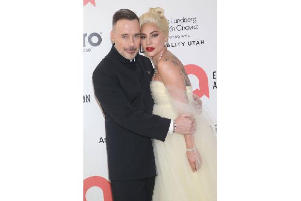 Der Grund: Der Sänger, der vorige Woche seinen 75. Geburtstag gefeiert hatte, ist auf Tour - es soll seine letzte sein, bevor er sich zur Ruhe setzt. Doch Lady Gaga, die anschließend weitereilte zur Oscar-Verleihung, hatte gleich doppelt Grund...