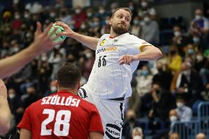 Handballer feiern Sieg gegen Ungarn