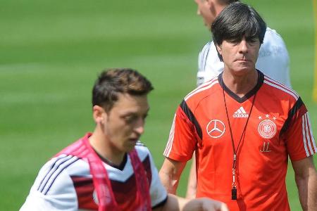 Danach herrscht komplette Funkstille. Kontaktaufnahmen von Bundestrainer Joachim Löw mit Özil bleiben unbeantwortet, eine Aussprache mit dem langjährigen Weggefährten findet nicht statt.