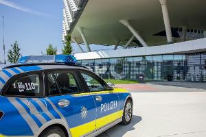 Vor Hansa gegen Pauli: Polizei entfernt Schweinsköpfe an A20