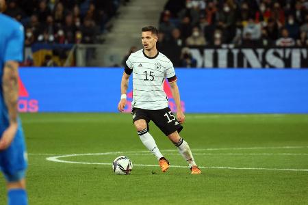 Nach fast fünf Jahren zurück im DFB-Team und gegen Israel direkt in der ersten Elf. Enttäuschte nicht, überzeugte jedoch ebenso wenig. Recht bieder und mutlos, zudem mit eins, zwei üblen Ballverlusten.