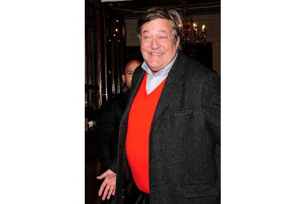 Der britische Comedian und Moderator Stephen Fry flog aus zwei verschiedenen Internaten. Nachdem er eine Kreditkarte geklaut hatte, wanderte er sogar für drei Monate ins Gefängnis.
