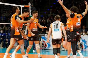 Volleyball: Titelverteidiger Berlin erneut im Finale