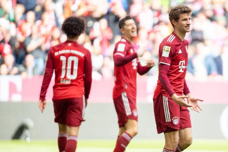 FC Bayern vs. FC Augsburg: Noten und Einzelkritik - Am Samstagnachmittag traf der FC Bayern in der Bundesliga auf den FC Augsburg. Nach der Pleite in der Champions League gegen Villarreal tat sich der Rekordmeister wieder extrem schwer und gewann letztlich nur durch einen Elfmeter-Treffer mit 1:0. Alle Akteure in der Einzelkritik: FC Bayern vs. FC Augsburg: Noten und Einzelkritik - Am Samstagnachmittag traf der FC Bayern in der Bundesliga auf den FC Augsburg. Nach der Pleite in der Champions League gegen Villarreal tat sich der Rekordmeister wieder extrem schwer und gewann letztlich nur durch einen Elfmeter-Treffer mit 1:0. Alle Akteure in der Einzelkritik: