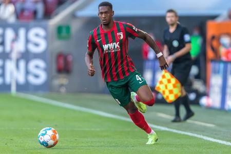 Reece Oxford - Note: 2,0 - Verteidigte phasenweise sehr aggressiv nach vorne. Machte es gerade Müller im Zehnerraum so schwer, wirkte bei seinen Rettungstaten zudem kompromisslos und entschlossen. Vergriff sich teilweise etwas in der Härte. Da Schiedsrichter Ittrrich aber viel laufen ließ, machte ihn das nur noch dominanter. Bitter: Verursachte in der Schlussphase den Handelfmeter (80.).
