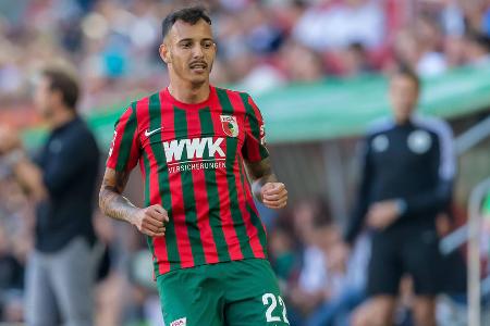 Iago - Note: 2,5 - War als Linksverteidiger sehr aktiv und setzte immer wieder spielerische Impulse. Wirkte gerade in den Kombinationen mit Vargas quirlig und ließ das Pressing der Bayern häufig ins Leere laufen. Kam aber selten druckvoll ins letzte Drittel.