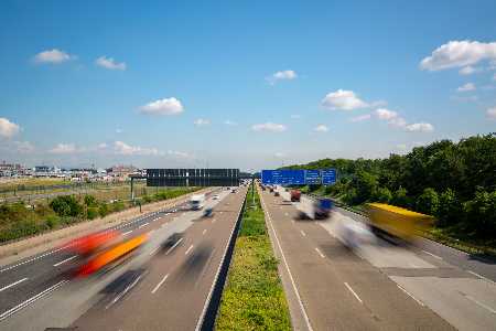 Gewusst wie So fahren Sie stressfrei auf die Autobahn Gewusst wie So fahren Sie stressfrei auf die Autobahn