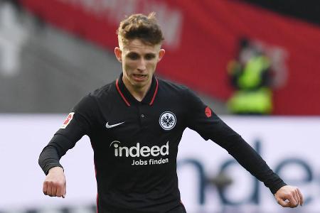 ANGRIFF: Jesper Lindström - Note: 2,0 - War hinter der Spitze viel in Bewegung und strotzte nur so vor Einsatzfreude. Holte den frühen Elfmeter heraus (3.). Zeigte bei den Kontern ebenfalls meist richtig gute Laufwege. Hatte insgesamt nur wenige Szenen, hinterließ in diesen aber fast immer einen guten Eindruck. Ließ eine Chance auf die Vorentscheidung jedoch aus (58.).