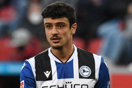 ABWEHR: Guilherme Ramos - Note: 4 - Wurde von Davies in den ersten Minuten schwindelig gespielt. Erlitt dann im Duell mit Upamecano eine Kopfverletzung und musste minutenlang behandelt werden. Blieb dann wider Erwarten auf dem Platz. Stabilisierte sich in der Defensive, war in der Offensive allerdings komplett überfordert.