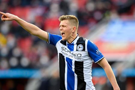 Joakim Nilsson - Note: 3 - Warf sich in jeden Zweikampf und meldete Lewandowski im ersten Durchgang beinahe komplett ab. Ließ sich kaum etwas zu Schulden kommen.