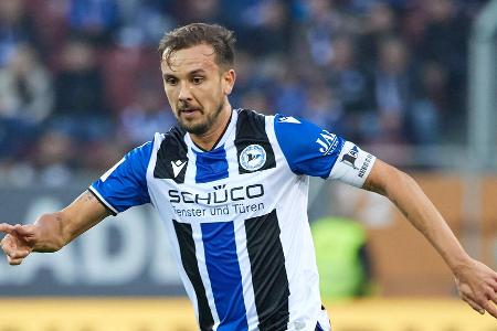 MITTELFELD: Manuel Prietl - Note: 4 - War zu Beginn bei fast jedem Zweikampf einen Schritt zu spät und ließ seine Gegenspieler ein Stück weit im Stich. Unterstützte im weiteren Verlauf der Partie Ramos immer besser. Hätte in der Nachspielzeit der ersten Halbzeit zwingend nach einer Ecke treffen müssen. Ließ dann im Anschluss Kimmich vor dem 0:2 viel zu viel Zeit.