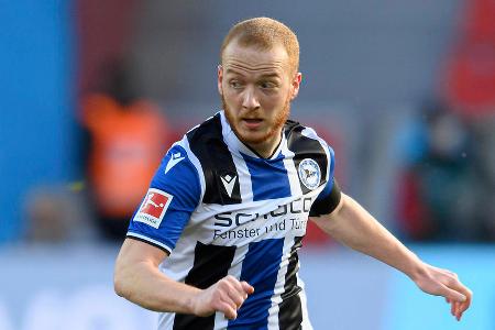 Sebastian Vasiliadis (ab 45. + 4) - Note: 3 - Fiel zunächst mit einigen ungenauen Zuspielen auf. Sorgte mit seiner Präsenz im Mittelfeld allerdings auch dafür, dass eine Druckphase der Arminia möglich war. Prüfte Neuer mit einem harten Distanzschuss (84.). Wenn er wieder völlig fit ist, ist er Startelfkandidat.