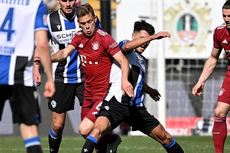 Arminia Bielefeld vs. FC Bayern: Noten und Einzelkritik - Am Sonntagnachmittag ging es für den FC Bayern zur abstiegsgefährdeten Arminia aus Bielefeld. Nach starkem Beginn hätte es niemanden überrascht, wenn es zum Schützenfest gekommen wäre, aber die Gastgeber wehrten sich tapfer gegen einen immer schwächer werdenden Rekordmeister. Am Ende siegte der Favorit dennoch klar mit 3:0. Alle Akteure in der Einzelkritik: Arminia Bielefeld vs. FC Bayern: Noten und Einzelkritik - Am Sonntagnachmittag ging es für den FC Bayern zur abstiegsgefährdeten Arminia aus Bielefeld. Nach starkem Beginn hätte es niemanden überrascht, wenn es zum Schützenfest gekommen wäre, aber die Gastgeber wehrten sich tapfer gegen einen immer schwächer werdenden Rekordmeister. Am Ende siegte der Favorit dennoch klar mit 3:0. Alle Akteure in der Einzelkritik: