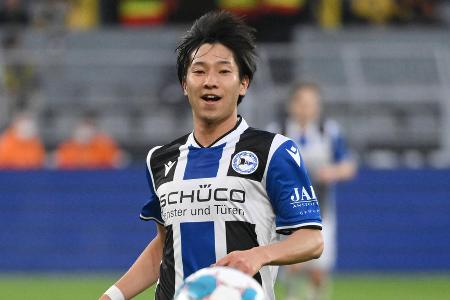 Masaya Okugawa - Note: 3,5 - Traf beinahe nach 16 Minuten mit einer Direktabnahme, rutschte allerdings beim Schuss auch weg. Kurz vor der Halbzeit traf er dann ins Tor, nachdem er Nianzou düpierte und den Ball über Neuer spitzelte, stand zuvor jedoch für wenige Zentimeter im Abseits (43.). In der zweiten Hälfte weiterhin bemüht, ohne die gleiche Gefahr auszustrahlen.