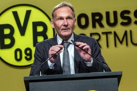 Watzke nennt Stand im Poker um Haaland - Ende März gibt BVB-Geschäftsführer Hans-Joachim Watzke ein Update zum Stand der Dinge. 'Wir wissen aktuell weder von Spieler-Seite etwas Konkretes noch ist irgendjemand auf uns zugekommen', verrät er im Interview mit der 'Sport Bild'. Ihm sei gleichwohl bewusst, dass 'wir finanziell nicht mithalten können, falls Manchester City kommt', so Watzke weiter.