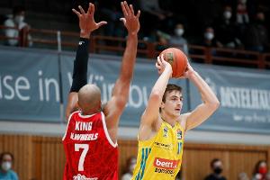 Alba Berlin: Meniskus-OP bei Schneider