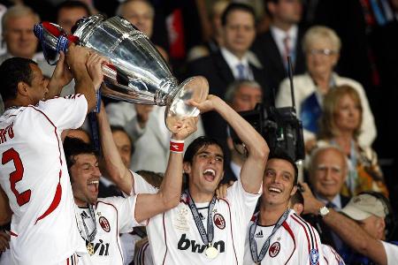 Der AC Mailand revanchiert sich für die Final-Pleite von 2005 und gewinnt im Endspiel der Champions League mit 2:1 gegen den FC Liverpool.