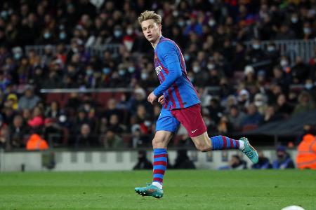 Frenkie de Jong (ab 46.) - Note: 3,0 - Brachte mit seinen Zuspielen direkt mehr Vertikalität ins Spiel seiner Mannschaft. Gegen den Ball ebenfalls mit deutlich besserer Quote als Pedri vor ihm. Verpasste es allerdings, früher energisch Druck zu machen.