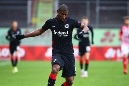 ABWEHR: Almany Touré (bis 90.) - Note: 1,0 - Ersetzte den gesperrten Tuta in der Dreierkette der Frankfurter. Fand sich gut im Defensivverbund der SGE ein und sammelte in der ersten Halbzeit die meisten gelungenen Abwehraktionen bei den Hessen. Gerade wenn Knauff überlaufen wurde, war er fast immer da. Verlor im ganzen Spiel nicht einen Zweikampf.