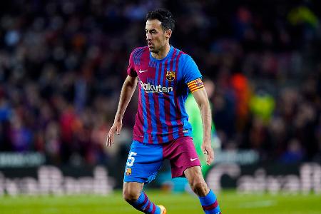 MITTELFELD: Sergio Busquets - Note: 3,5 - Wurde von der Eintracht fast immer am Ball gestört. Fand deshalb streckenweise überhaupt nicht statt. Hatte dem Power-Fußball der Eintracht defensiv zudem praktisch nie etwas entgegenzusetzen. Steckte als einer der wenigen Barca-Stars aber nie auf und markierte per Traumtor das 1:3 (90.).