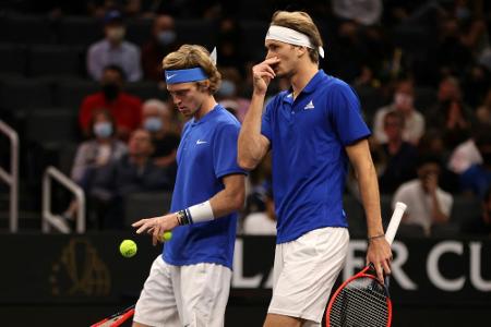 Zverev kritisiert Entscheidung der Wimbledon-Organisatoren Zverev kritisiert Entscheidung der Wimbledon-Organisatoren